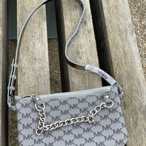 ๐ Michael Kors Gray MK Signature Belt Bag ๐ ๐ - Picture 2 of 3